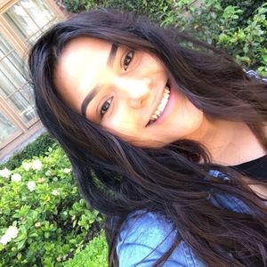 Meet your Posher, Estefania